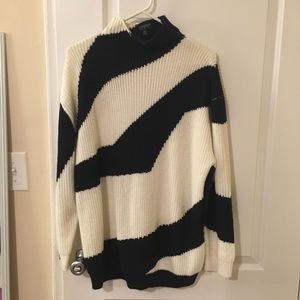 Women’s turtleneck knitted sweater
